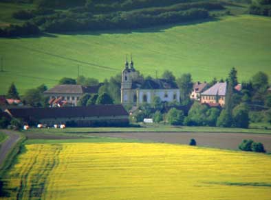 Ostru�no � d�lkov� pohled z Vel�e