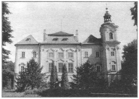 tvrz v D�tenic�ch � pohled na ��st z�mku