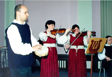 Muzikáři v aule LG, 1 (21k)