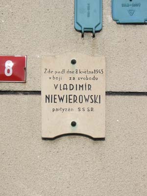 Kopidlno � pam�tn� deska ob�ti 2. sv. v�lky (061)